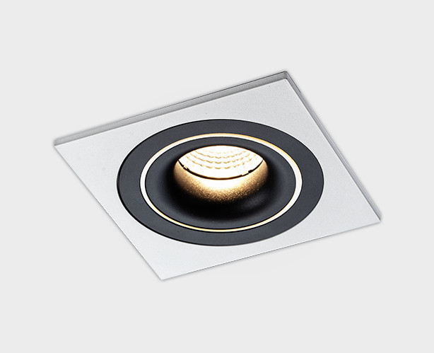 IT02-008 black + IT02-QRS1 white светильник встраиваемый с рамкой